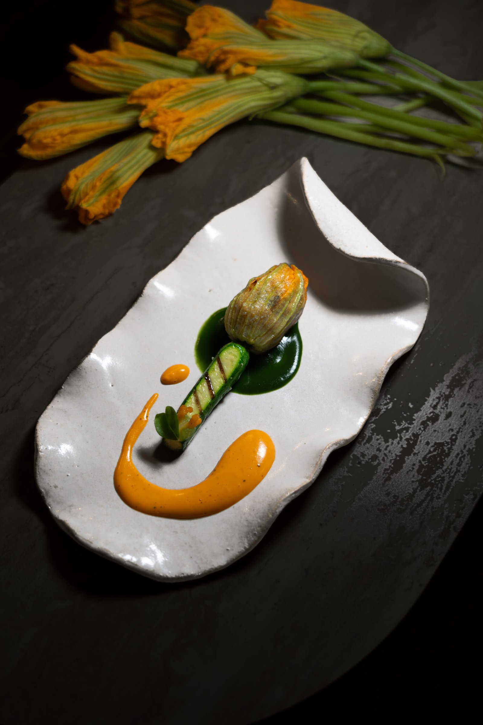 Fleur de courgette au vert, menu du dimanche chez Astral à Lyon